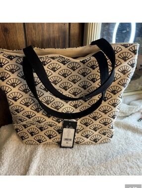 NWT Karl Lagerfeld Black and Tan Patterned Tote Beautiful!! NEW